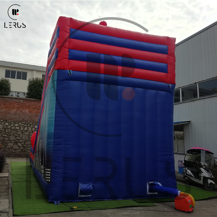 Hero Slide Adventure - Stražnja strana s ventilacijom i pričvršćenim motorom.