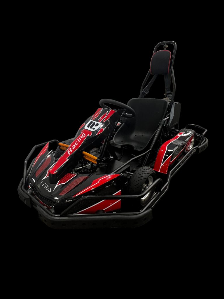 Električni go-kart New Aurora s crvenim i crnim dizajnom, sportskim sjedalom i karbonskim detaljima, prikazan na crnoj pozadini.