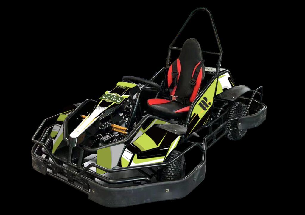 Električni go-kart Phantom u zeleno-crnom dizajnu, prikazan iz bočnog kuta s crvenim sjedalom na crnoj pozadini.