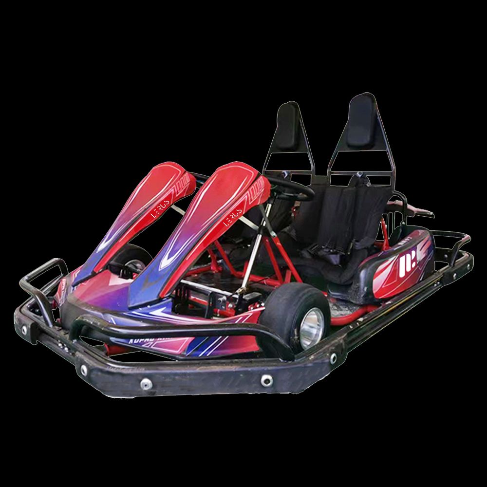 Dvosjedni go-kart Extreme Speed s crvenim i plavim aerodinamičnim dizajnom, prikazan na crnoj pozadini prikazan u drugom uglu