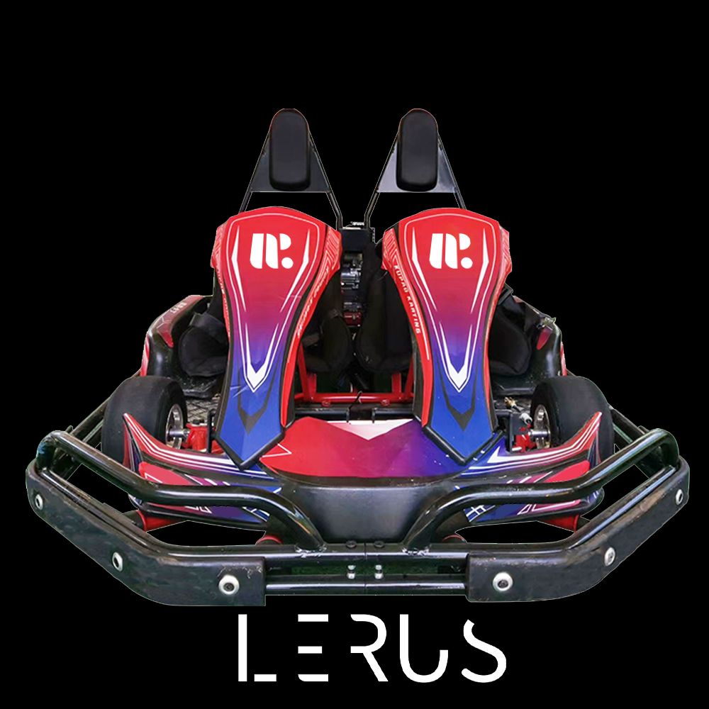 Dvosjedni go-kart Extreme Speed s crvenim i plavim aerodinamičnim dizajnom, prikazan na crnoj pozadini.